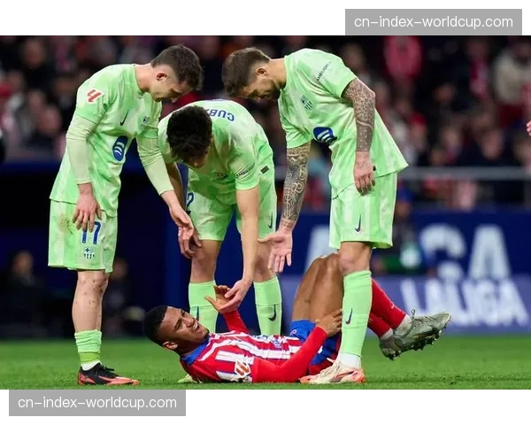 镜头聚焦：马竞球员在角球防守中通过复杂手势完成瞬间换位